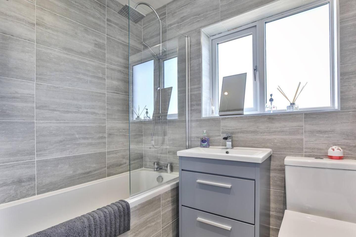 Modern, Cosy Whole House Wifi Close To Attractions Sheffield Extérieur photo